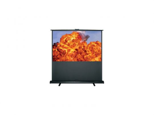 Leinwand für Projektionen, ideal zum Mieten oder Kaufen, zeigt ein scharfes Bild einer großen Explosion mit leuchtend orangefarbenen Flammen und Rauch vor weißem Hintergrund.