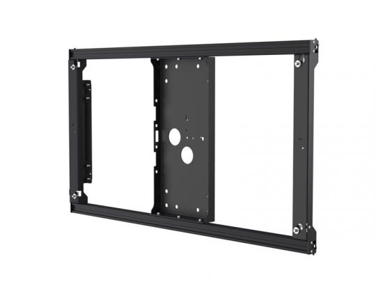 Schwarze Wandhalterung aus Metall, rechteckiger Rahmen mit zentraler Montageplatte und mehreren Aussparungen für Schrauben und Kabelmanagement - ideal als stabile Halterung zum Kaufen oder Mieten für flexible Aufputz-Installationen.