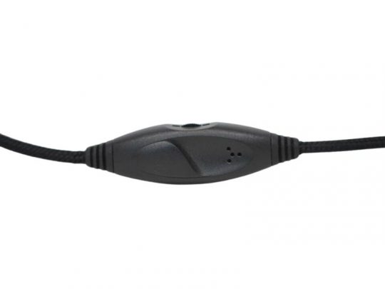 Nahaufnahme der DIO Kopfhörer in Schwarz mit robustem Textilkabel und integriertem Inline-Schalter - professionelle Over-Ear-Kopfhörer, ideal zum Mieten für Studio oder Event.