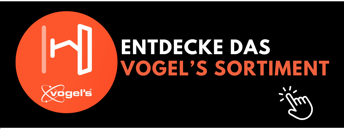 Orangefarbener Kreis mit weißem Vogel's Logo links, daneben steht in weiß-orangefarbener, fetter Schrift "Entdecke das Vogels Sortiment - mieten oder kaufen"; rechts daneben eine weiße Klick-Hand auf schwarzem Hintergrund. Werbebanner für Vogel's Produkte und Sortiment.