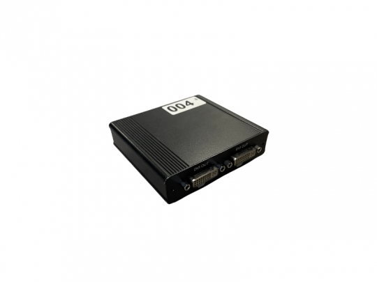 Lindy DVI-Splitter 1-2 gebraucht, kompakt, schwarz, mit 2 DVI-Ausgängen und 2 Audio-Buchsen, auf weißem Hintergrund.